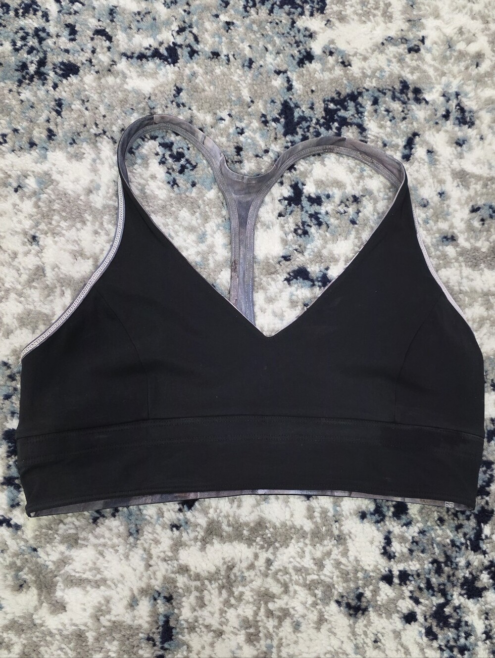 Lululemon Seamless Marble-Print Reversible Sports Bra - Picture 3 of 6